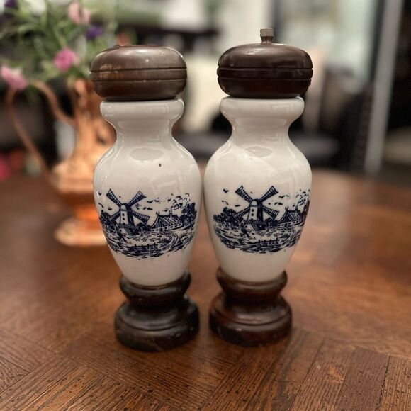 Delft Blue Windmill Salt Shaker and Pepper Grinder - Picture 2 of 6